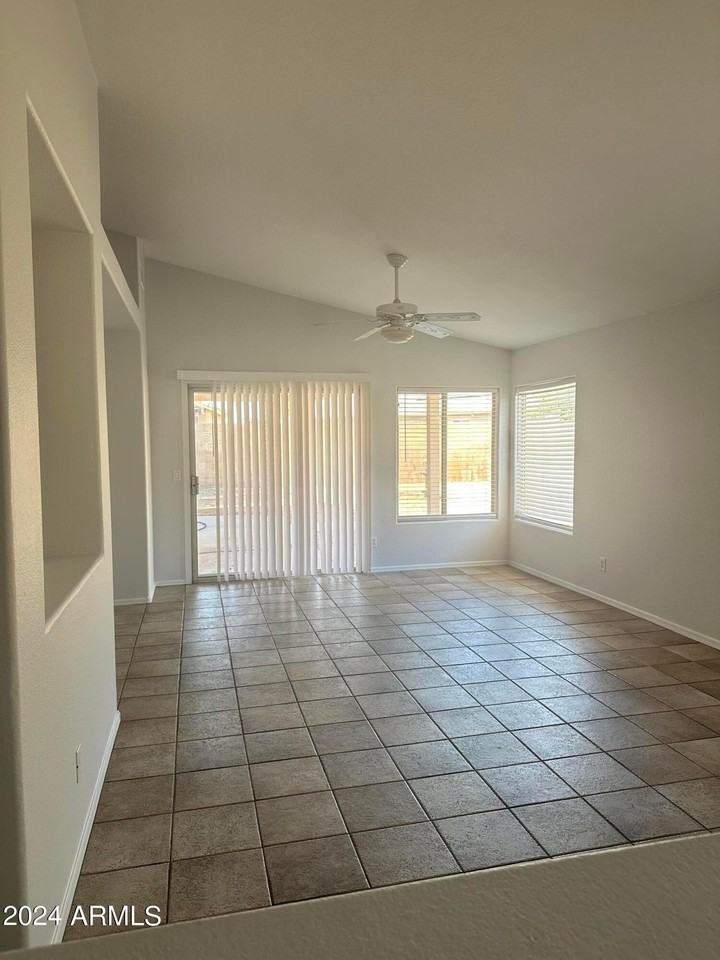 9426 W Monroe St - Photo 6 of 14