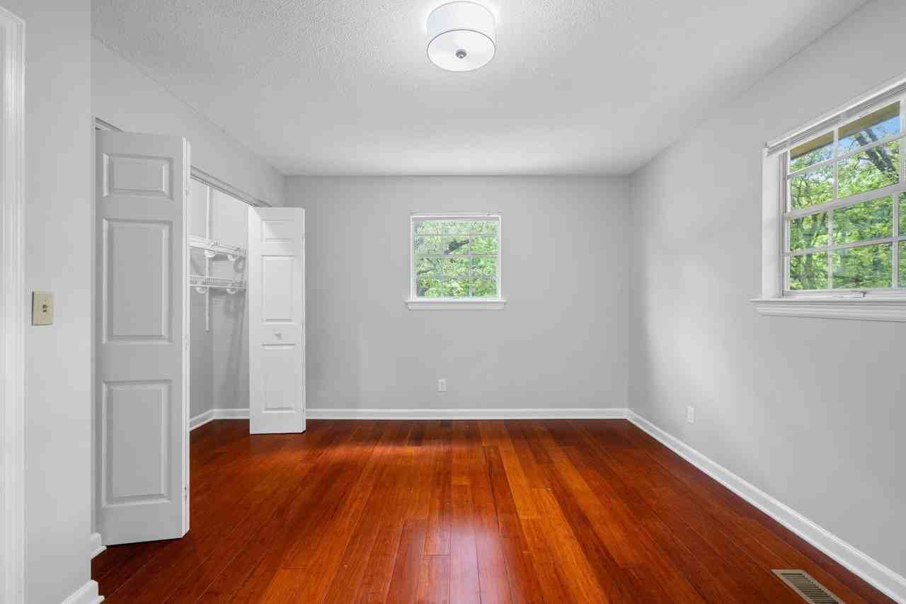 1300 Highcrest Dr - Photo 5 of 33