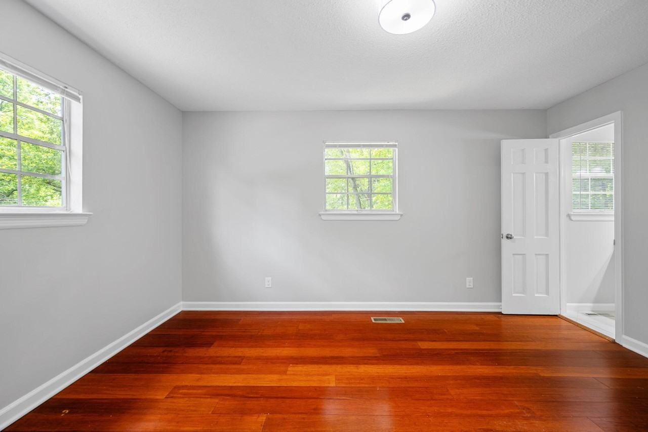 1300 Highcrest Dr - Photo 6 of 33