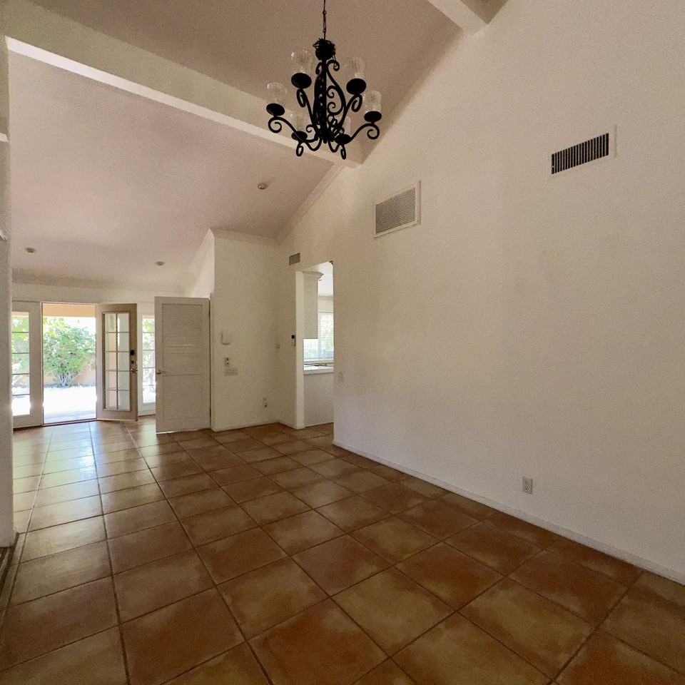 40064 Silktree Ct - Photo 5 of 15