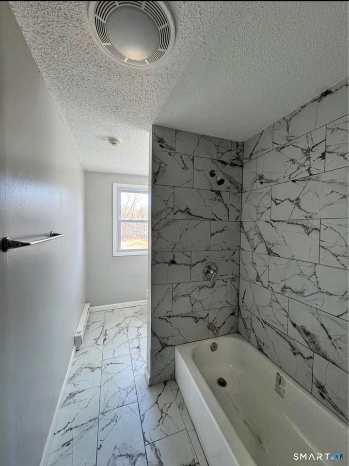 682 Old Colony Rd - Photo 2 of 7