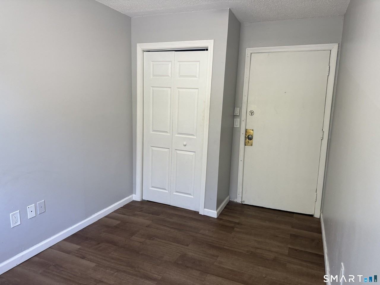 682 Old Colony Rd - Photo 5 of 7