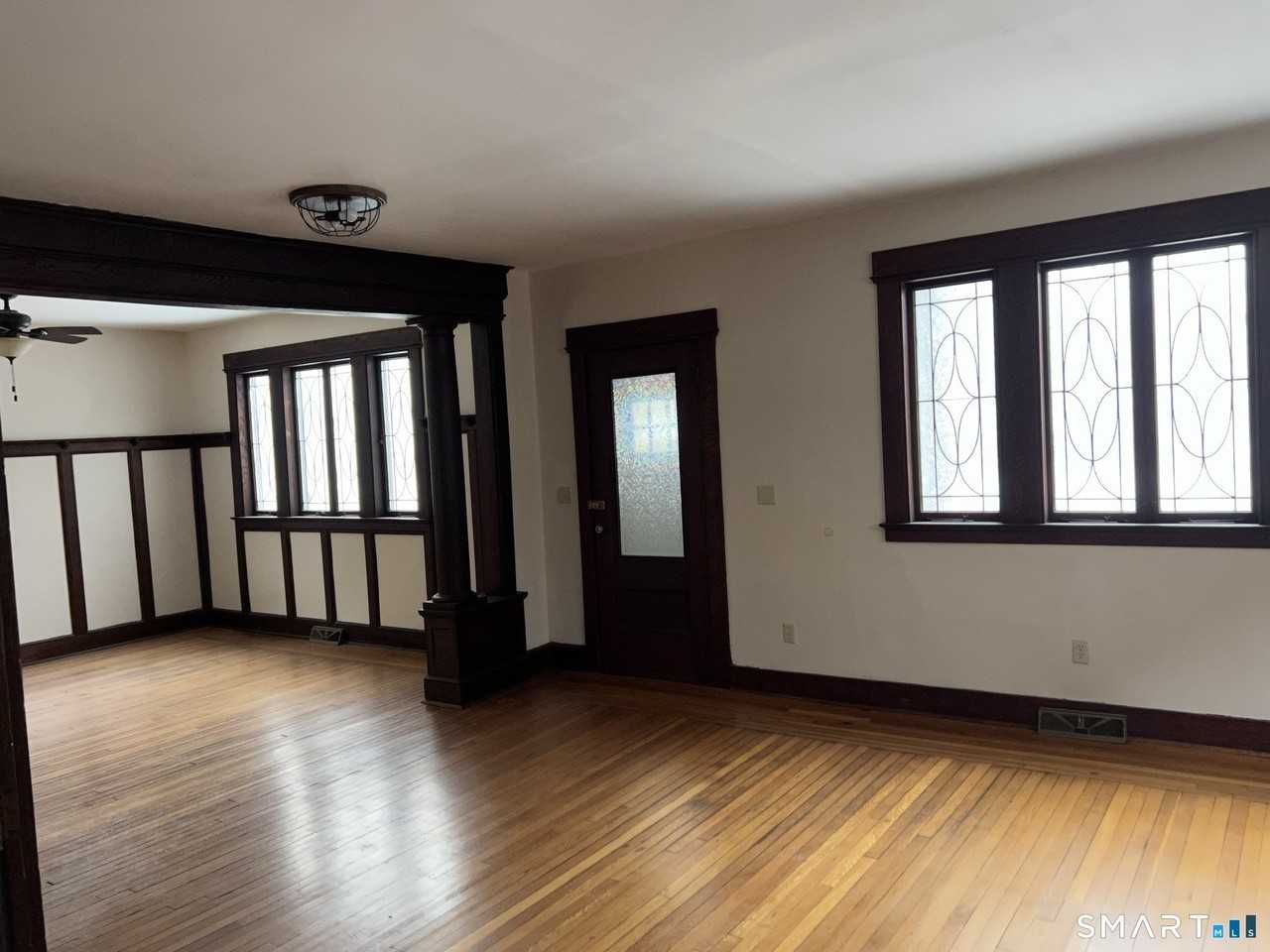 1546 Whitney Ave - Photo 4 of 21