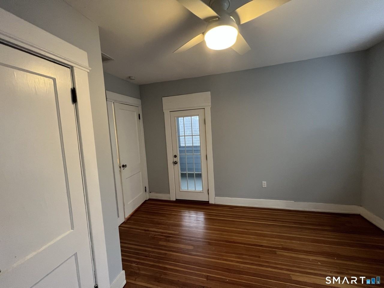 1546 Whitney Ave - Photo 6 of 21