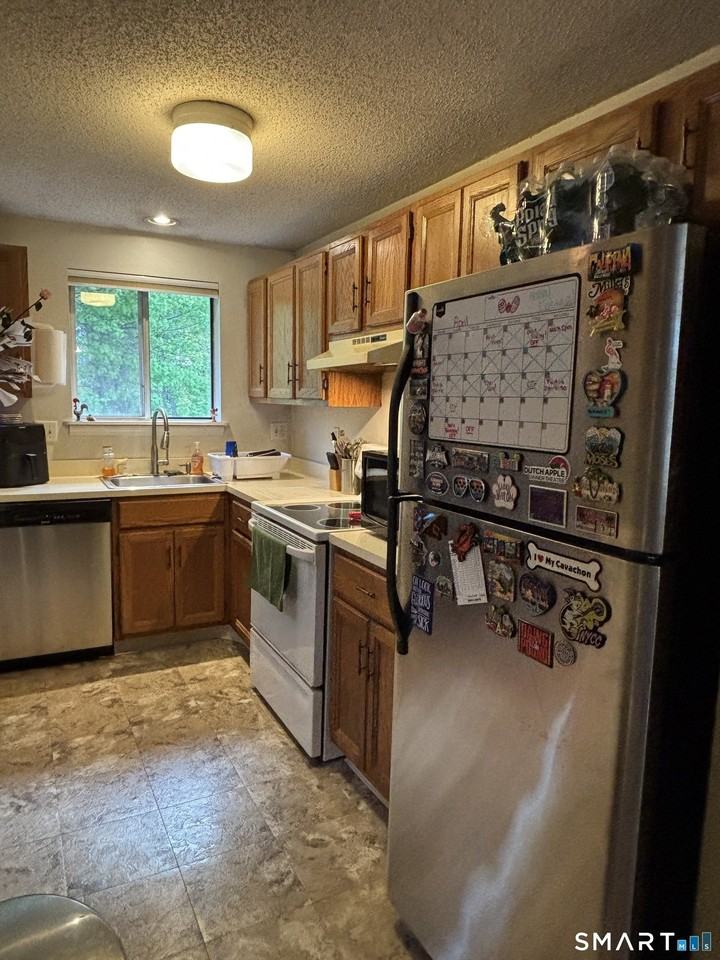 151 Shelter Rock Rd #46 - Photo 3 of 35