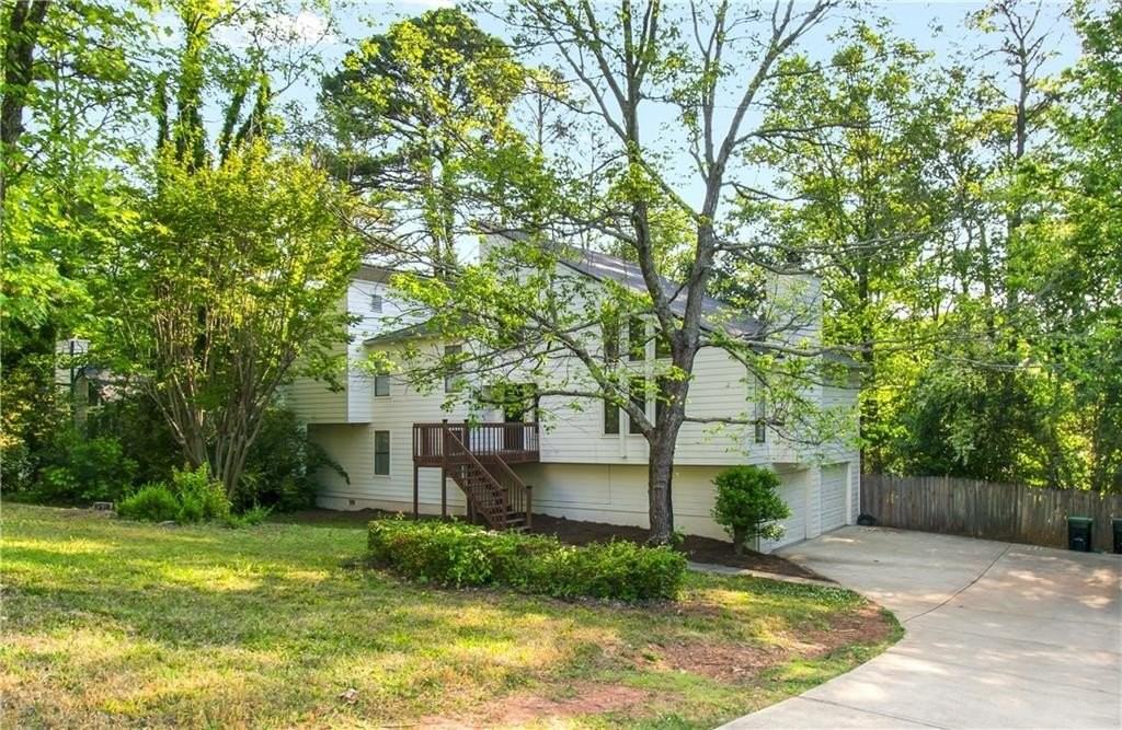 3950 Lookout Point Dr - Photo 2 of 34