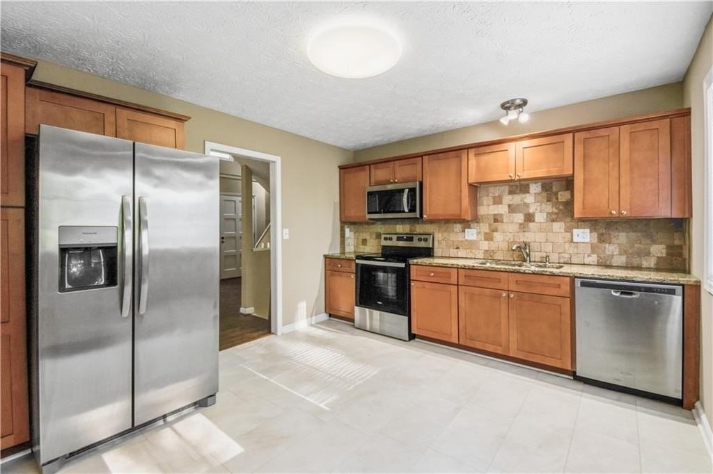 3950 Lookout Point Dr - Photo 3 of 34