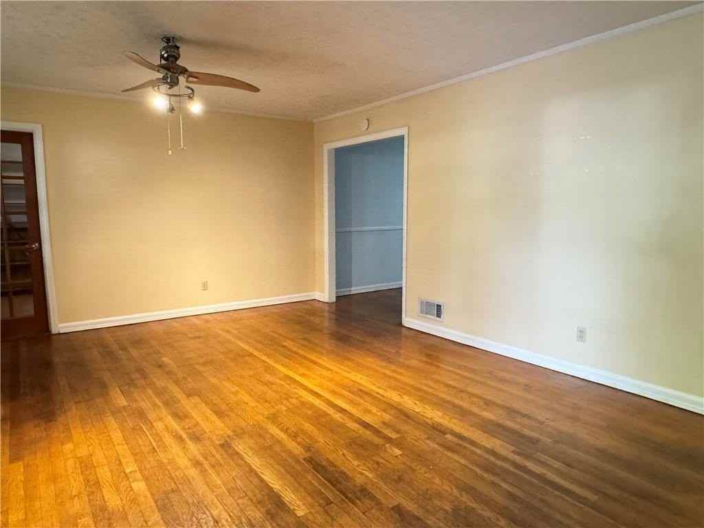 222 Pineview Dr - Photo 3 of 16