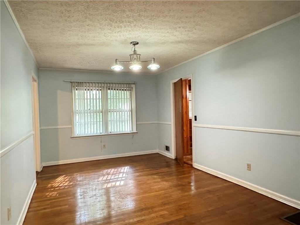222 Pineview Dr - Photo 4 of 16
