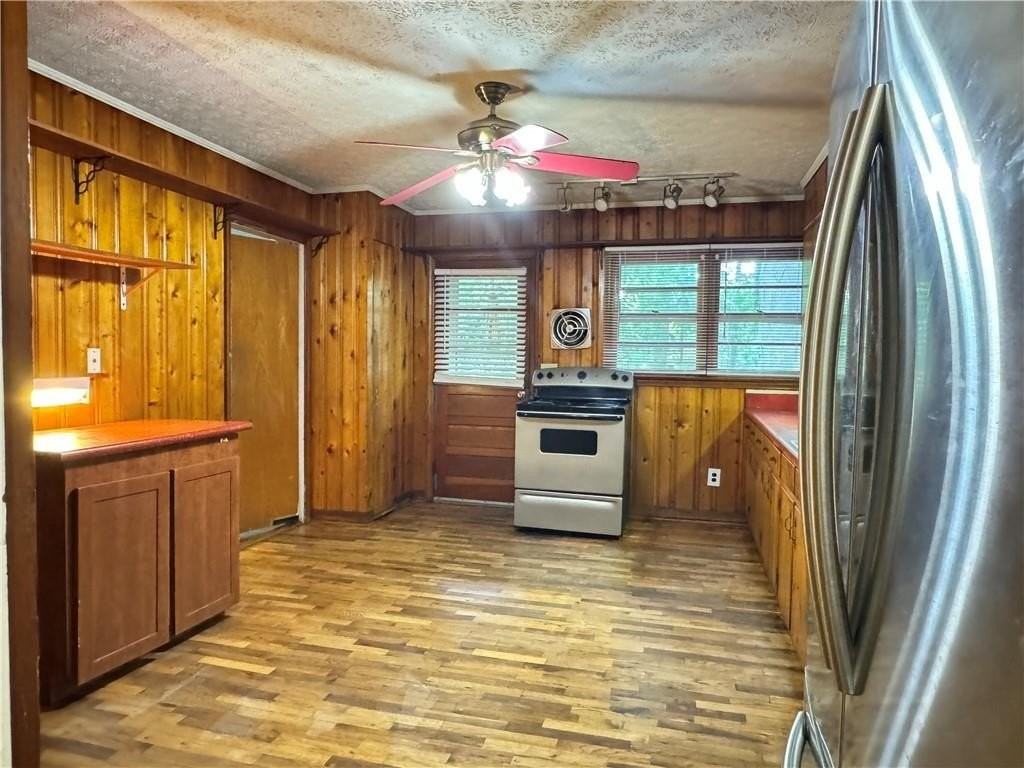 222 Pineview Dr - Photo 5 of 16