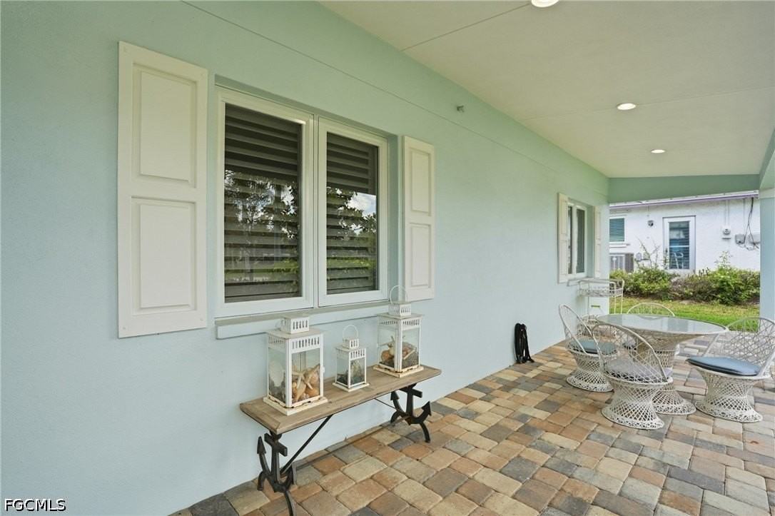 1590 Sandpiper St - Photo 4 of 37