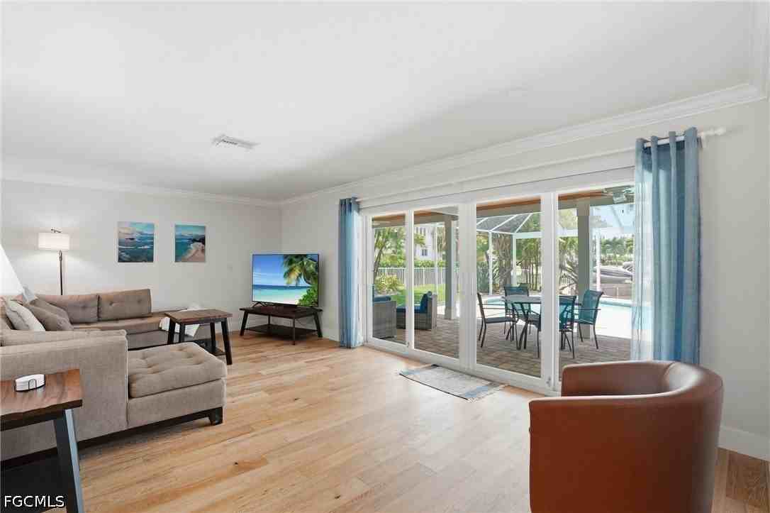 1590 Sandpiper St - Photo 7 of 37