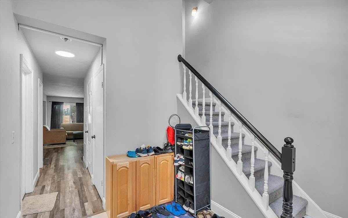 92 Ginger Dr - Photo 4 of 16