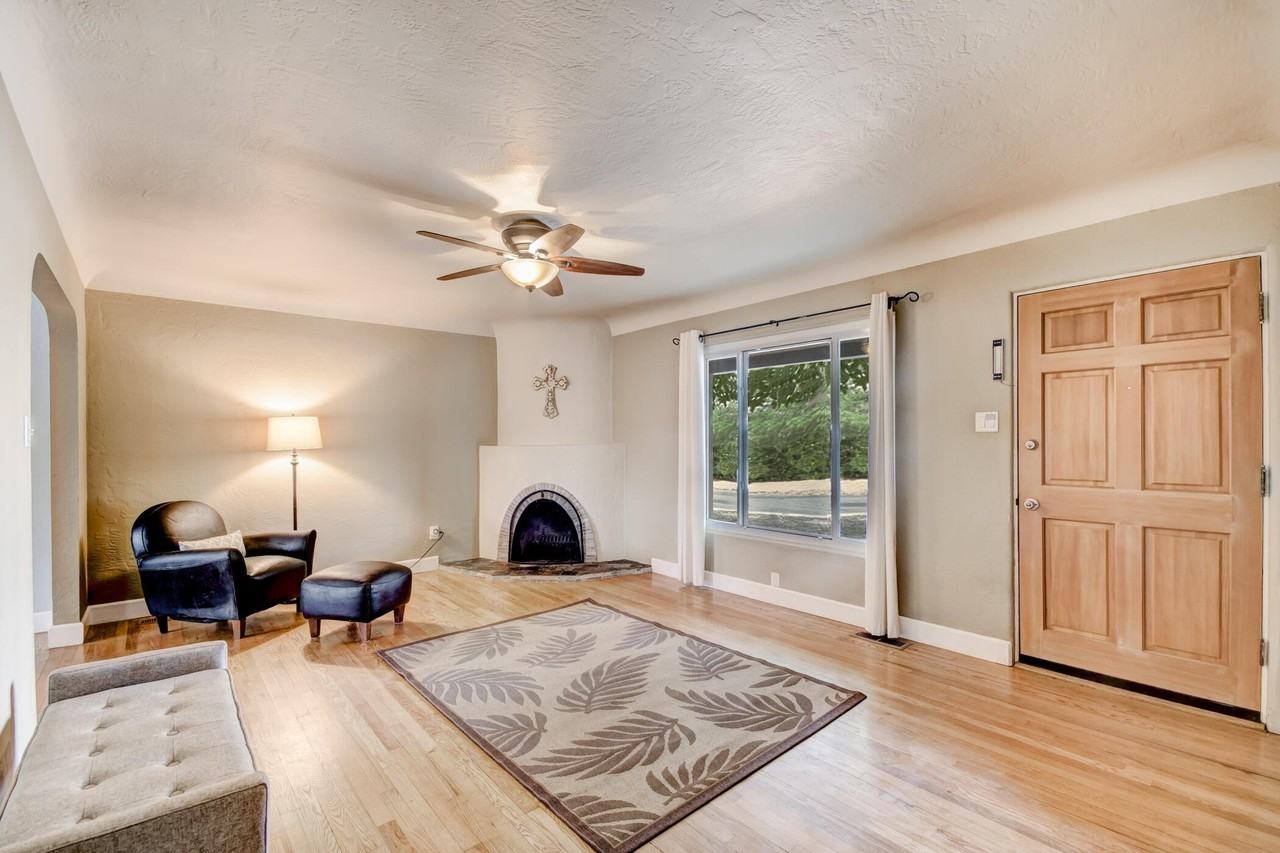 409 Truman St Ne - Photo 4 of 23