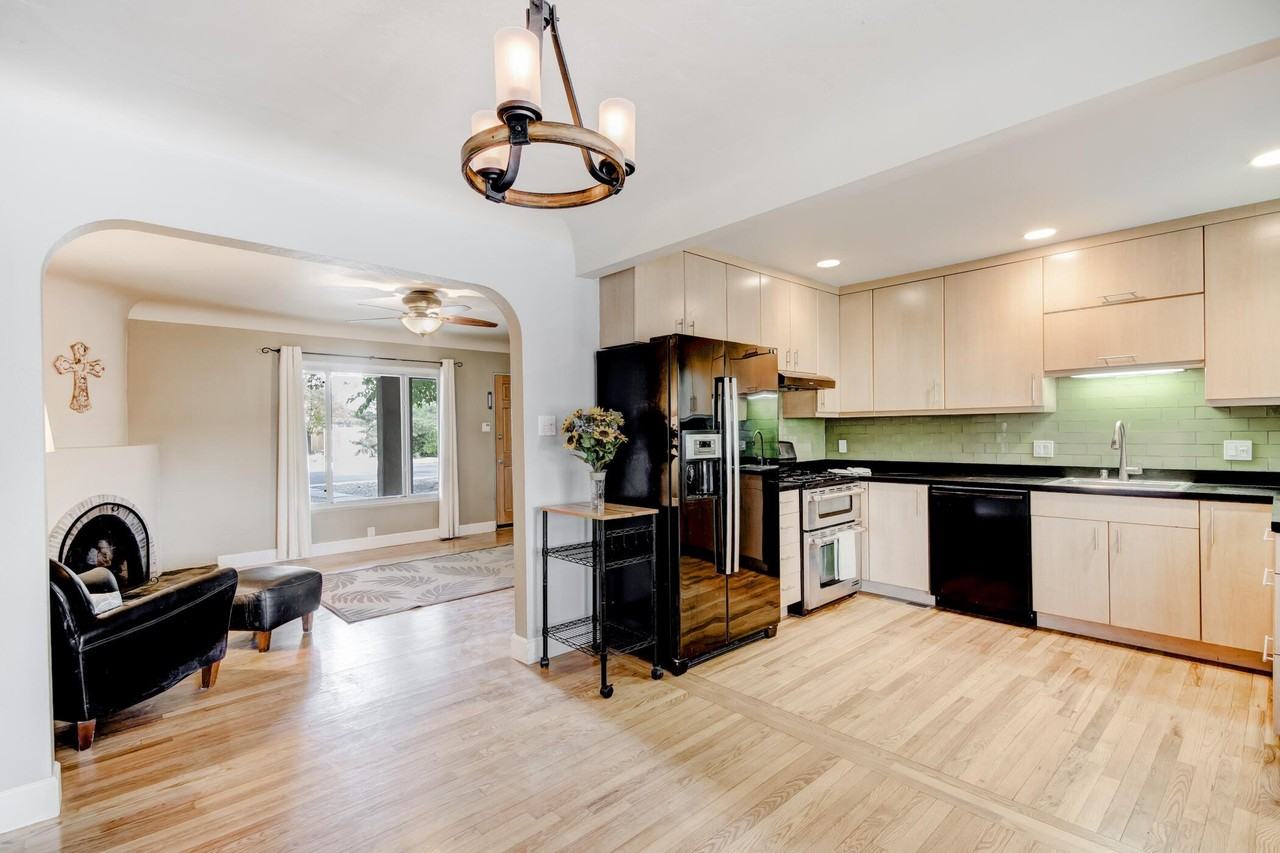 409 Truman St Ne - Photo 6 of 23