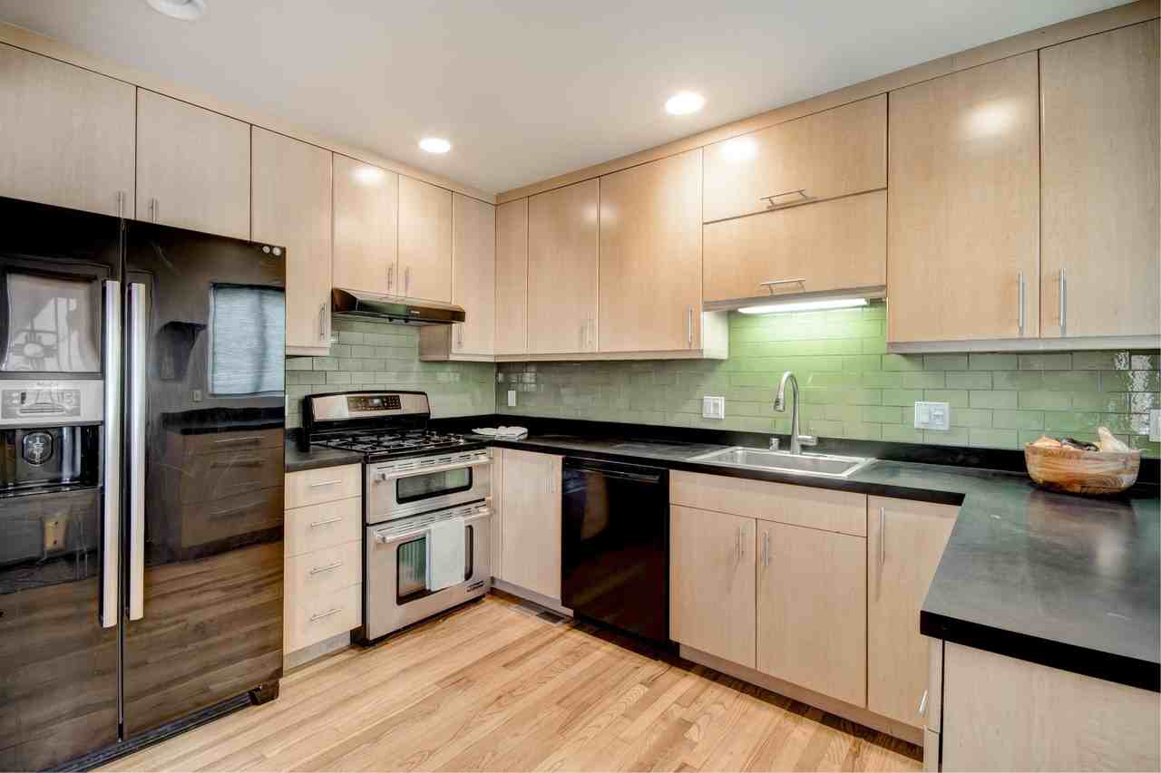 409 Truman St Ne - Photo 7 of 23