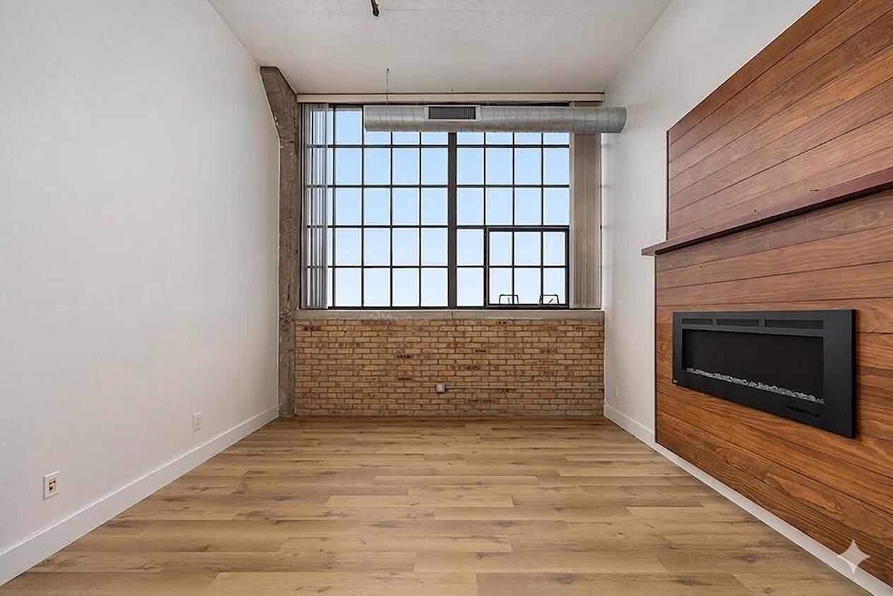 801 Broadway Ave Nw #440 - Photo 7 of 15