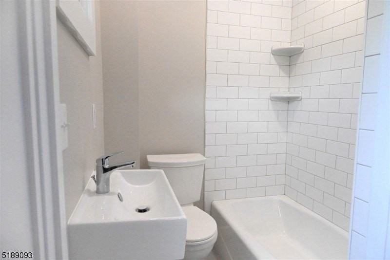 37 Bloomfield Ave #2 - Photo 4 of 12