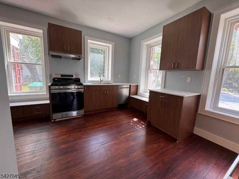 31 Diller Ave - Photo 2 of 21