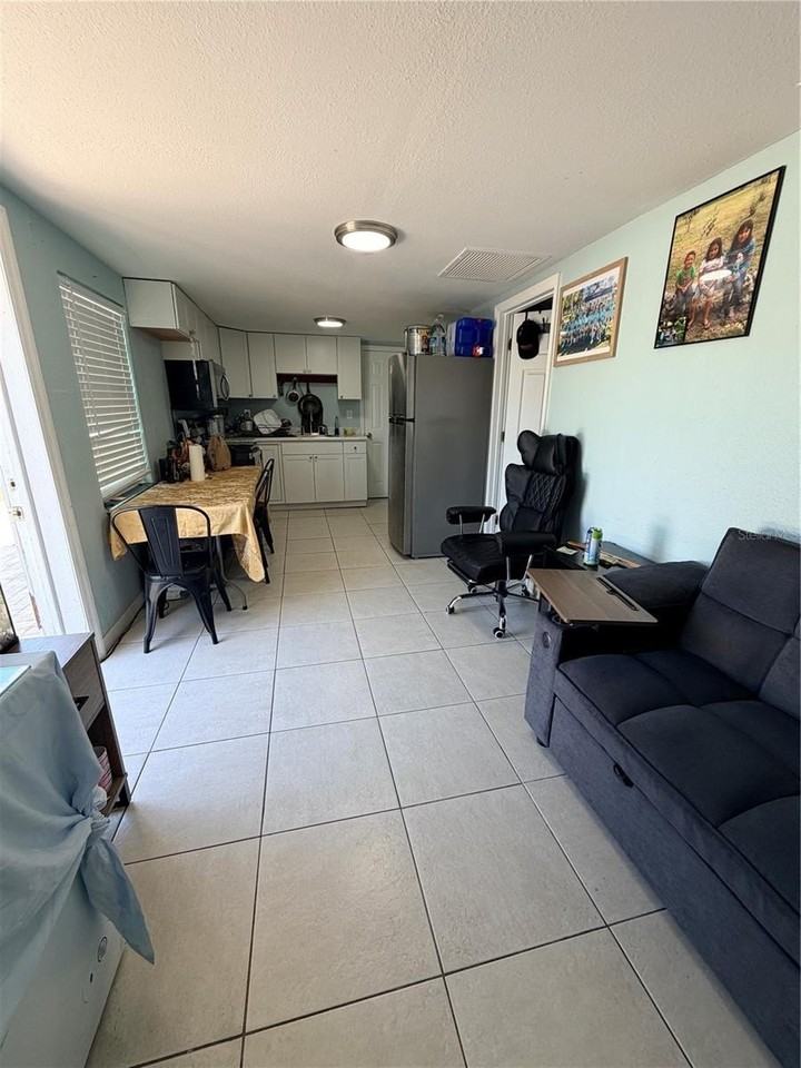 2216 Webber St #C - Photo 2 of 11