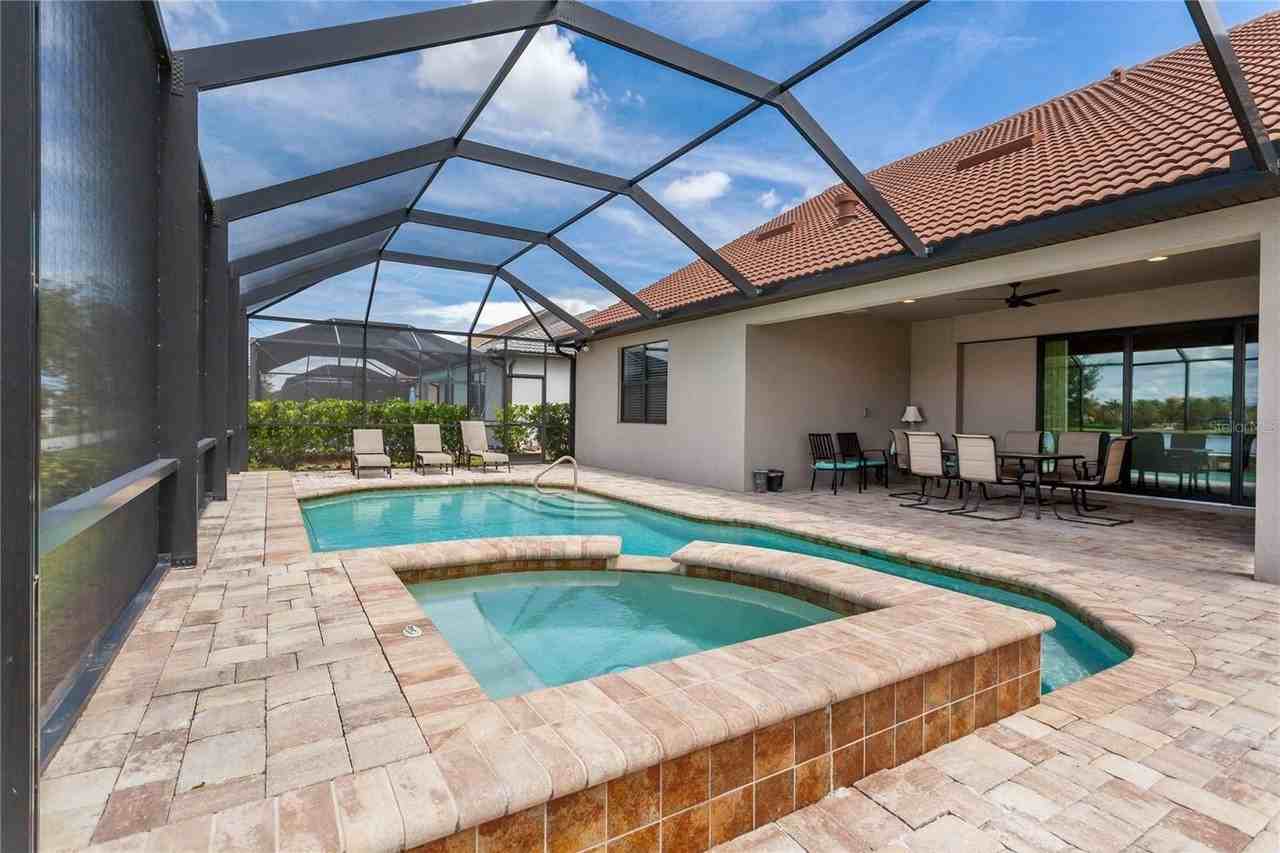 19011 Formosa St - Photo 3 of 50