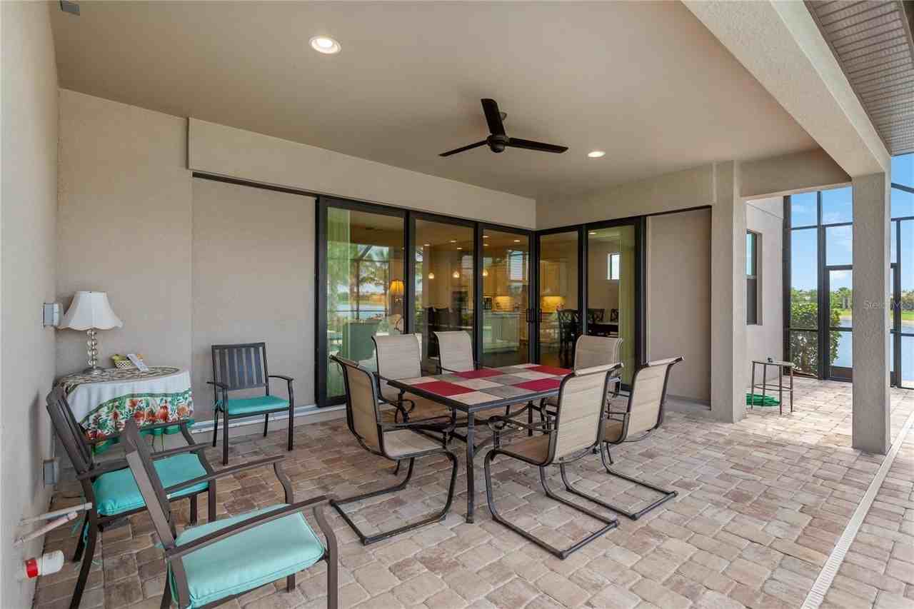 19011 Formosa St - Photo 4 of 50