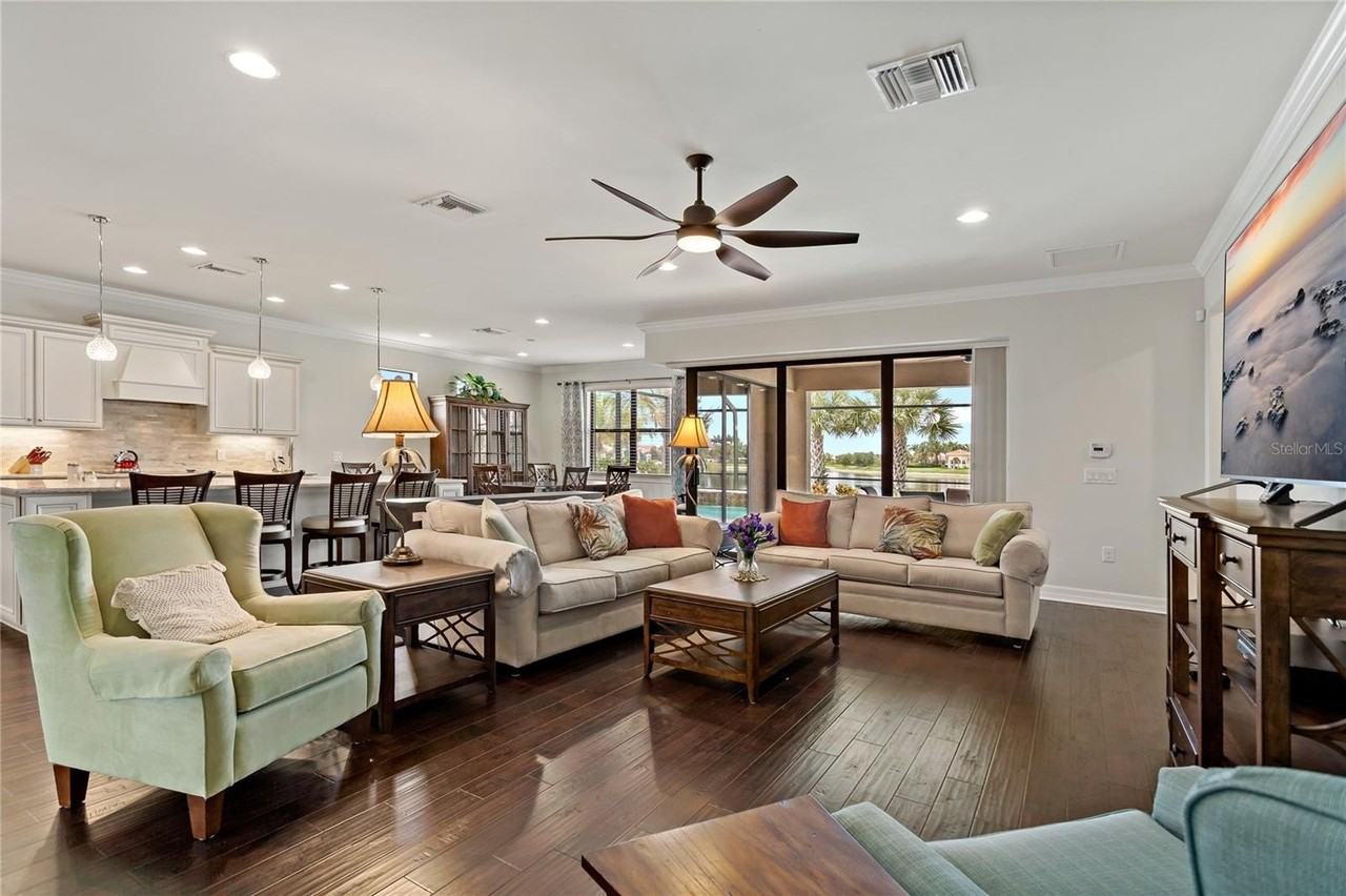 19011 Formosa St - Photo 7 of 50