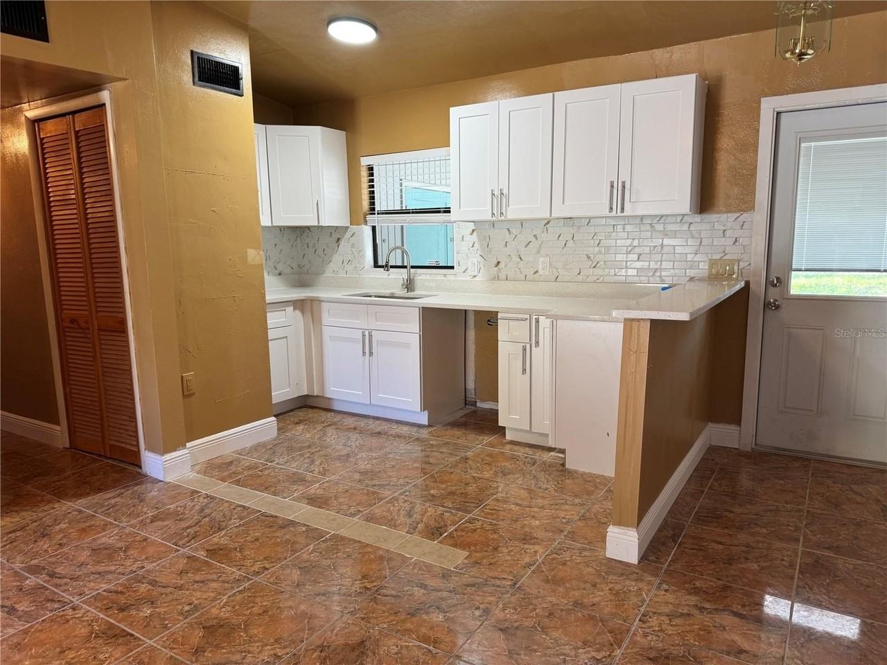 1930 Walton St S - Photo 5 of 29