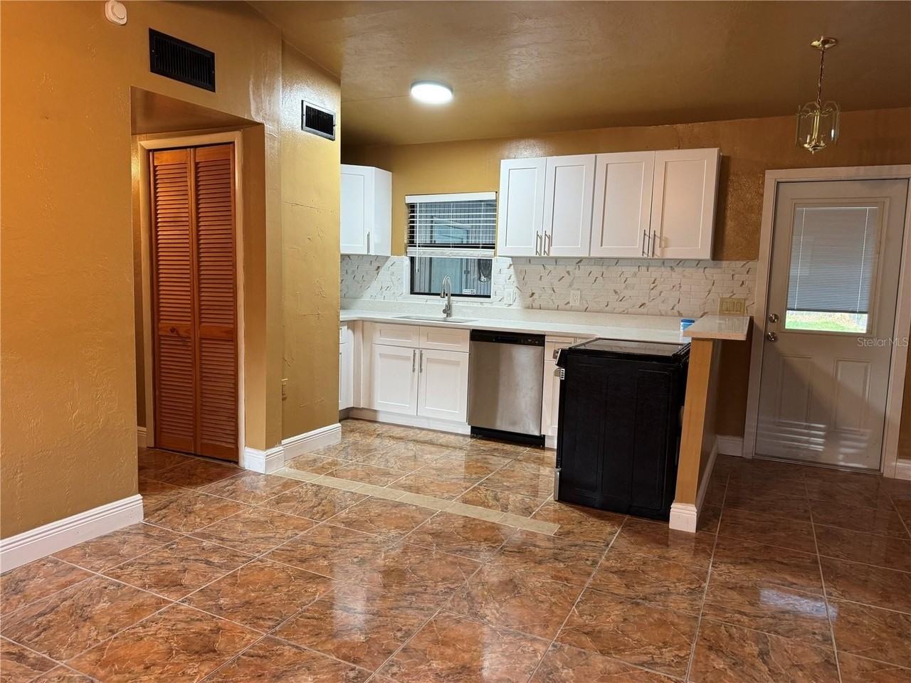 1930 Walton St S - Photo 7 of 29