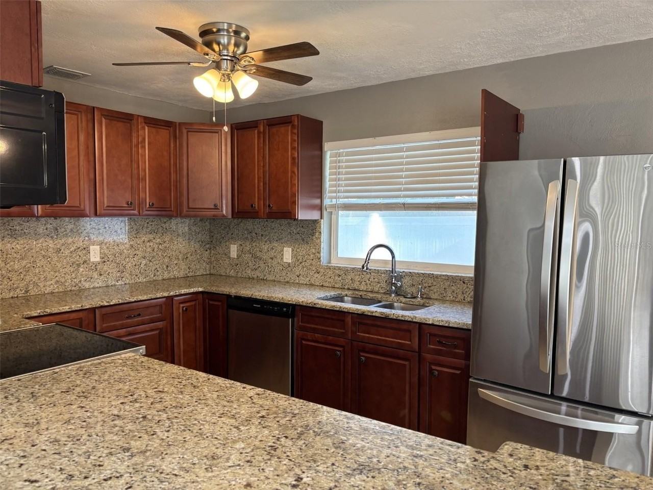 4940 Shell Stream Blvd - Photo 4 of 23