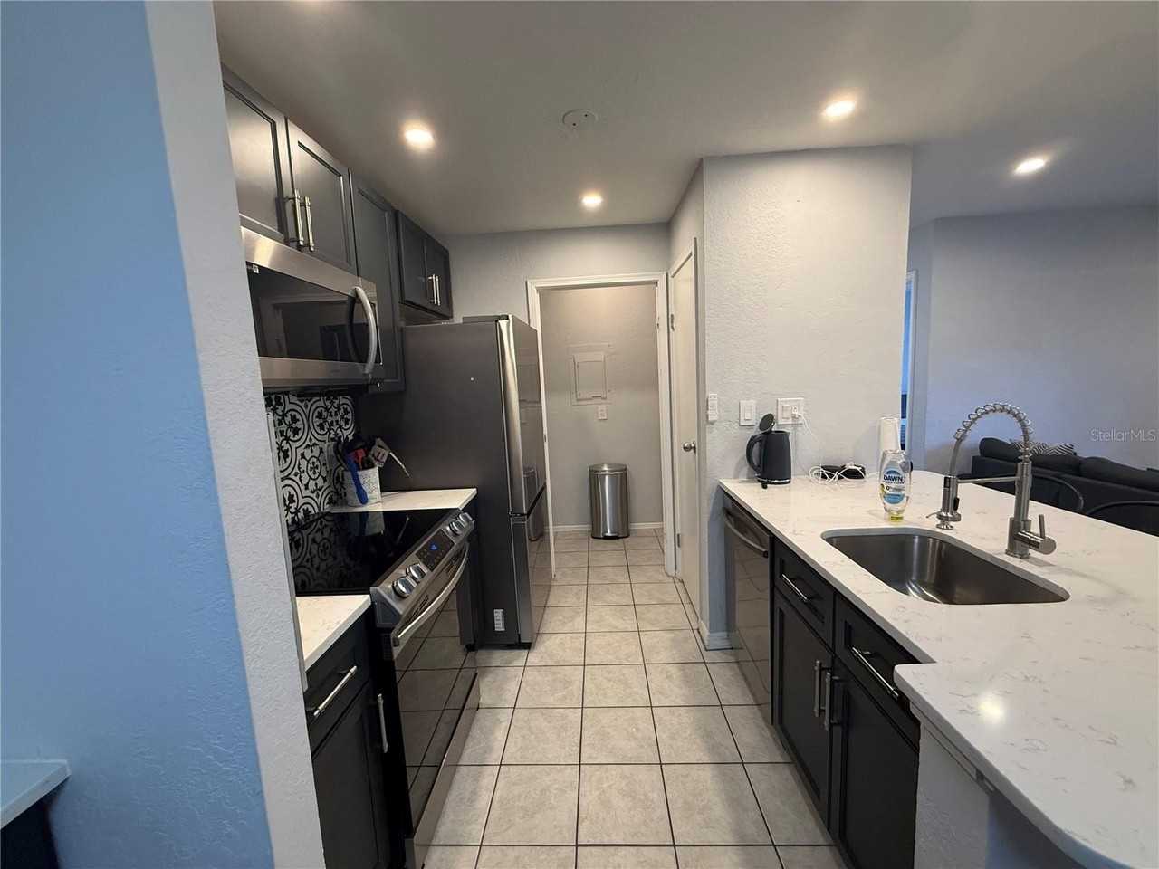 1400 Gandy Blvd N #703 - Photo 4 of 27