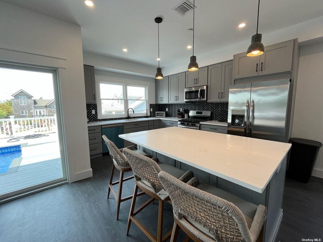 334 Dehnhoff Walk - Photo 3 of 10