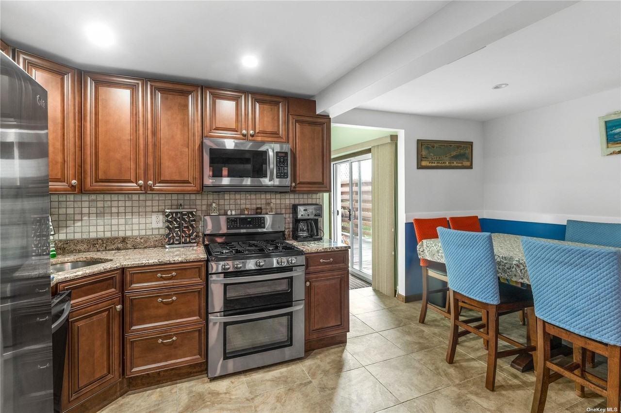 289 Cottage Walk - Photo 4 of 12