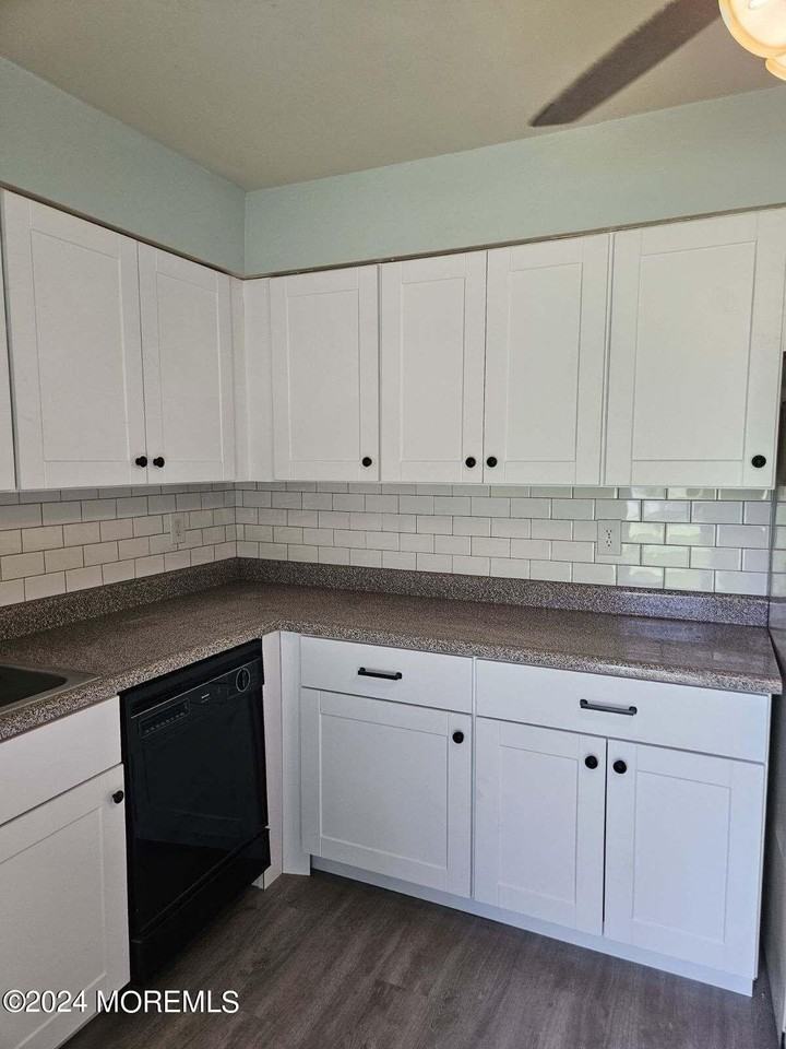 405 Cynthia Ct - Photo 3 of 12