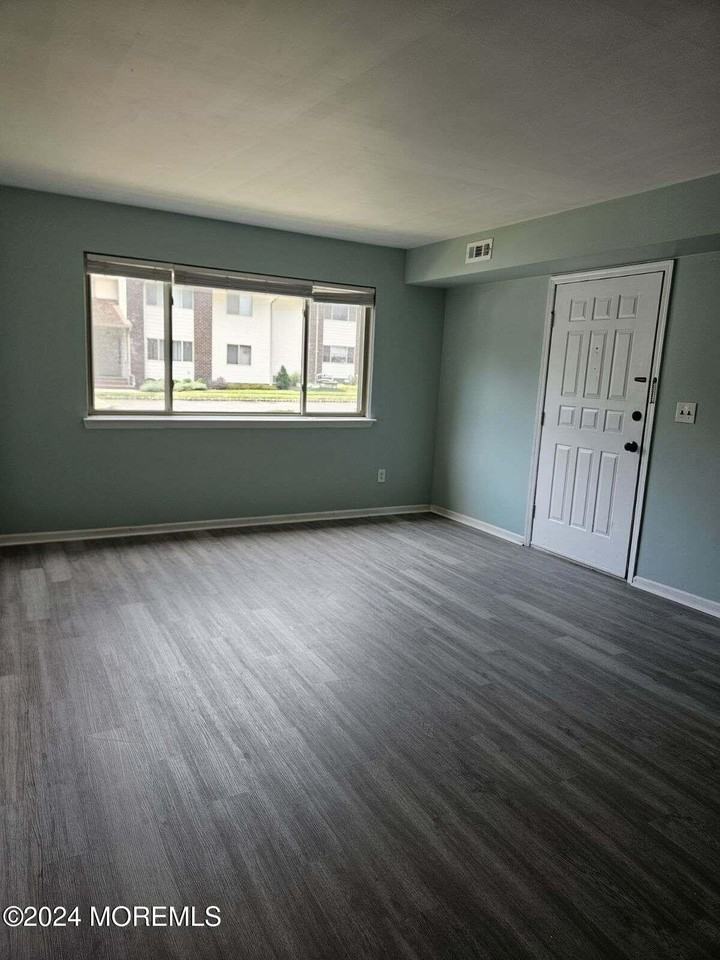 405 Cynthia Ct - Photo 5 of 12