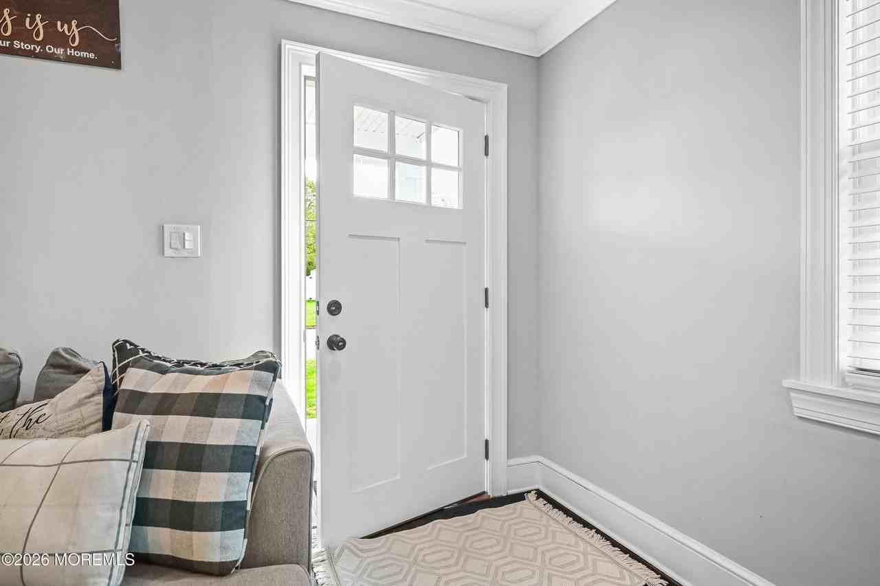 57 Villa Pl - Photo 7 of 47