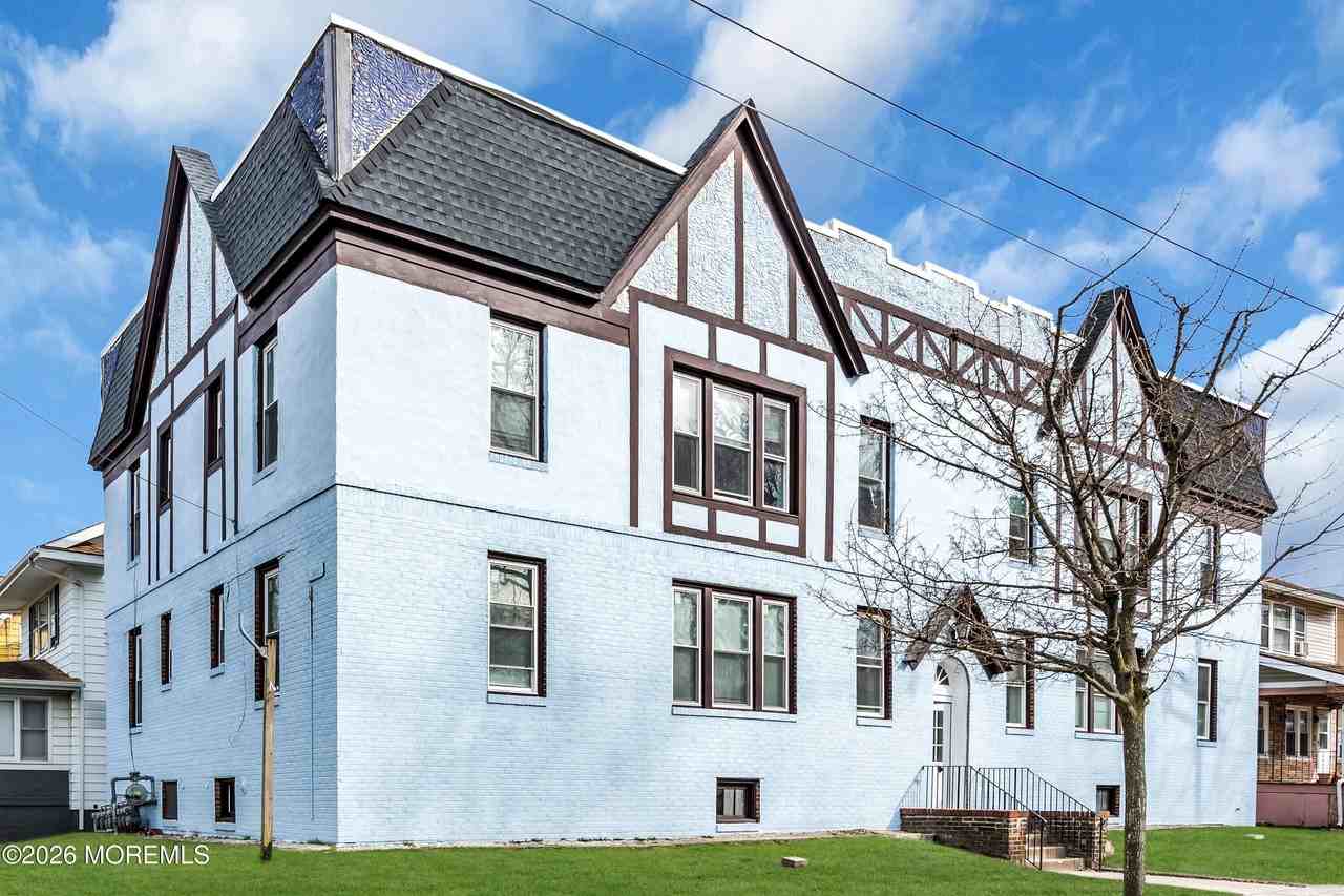 922 4th Ave #2B