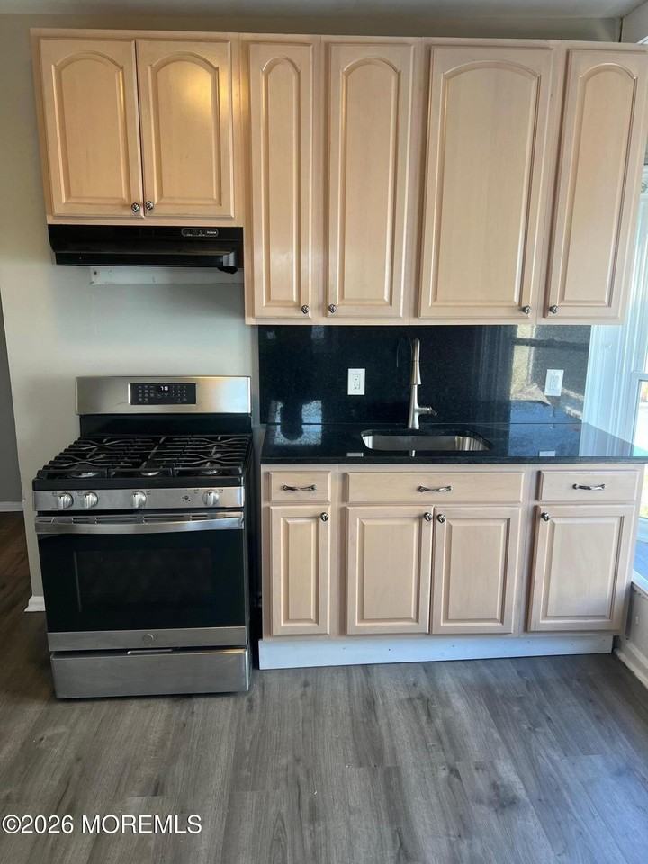 302 3rd Ave #2FR - Photo 4 of 14