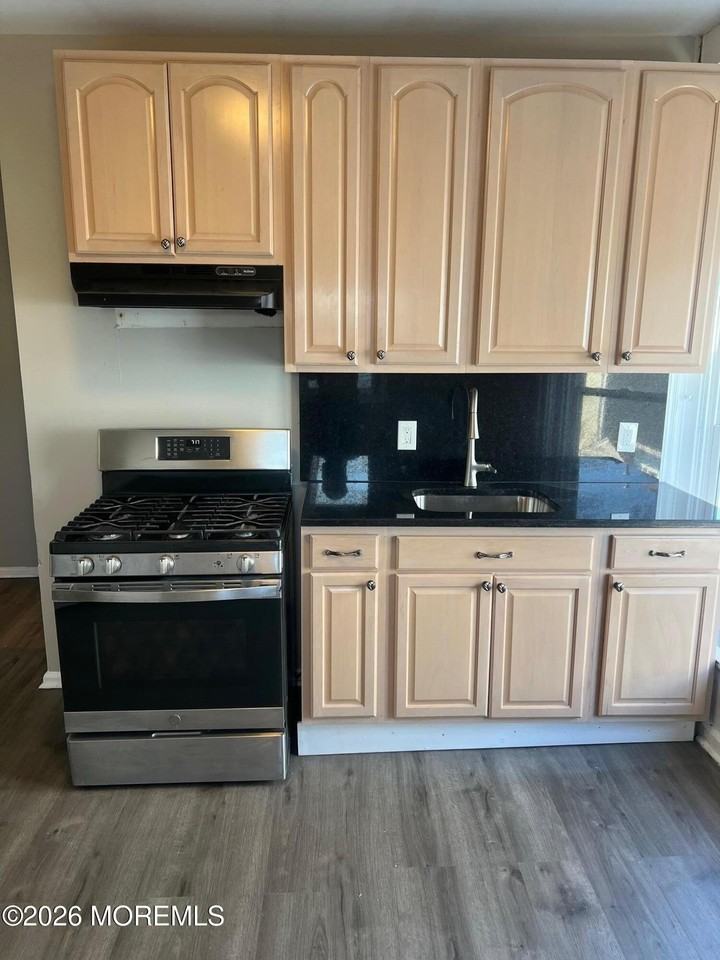 302 3rd Ave #2FR - Photo 5 of 14