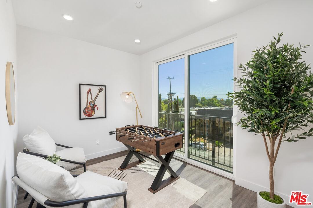 6144 Whitsett Ave #403 - Photo 4 of 8