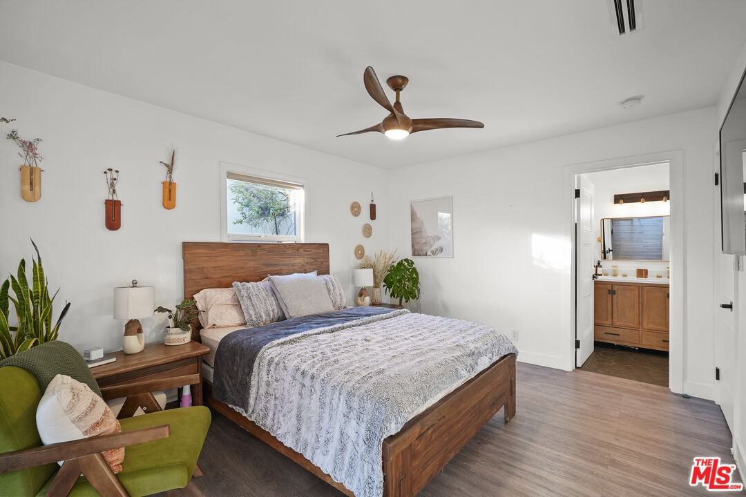 14828 Saticoy St - Photo 2 of 8