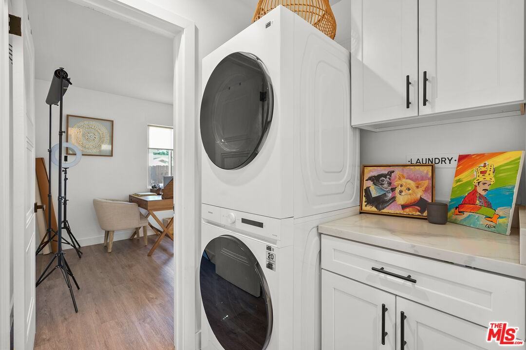 14828 Saticoy St - Photo 4 of 8
