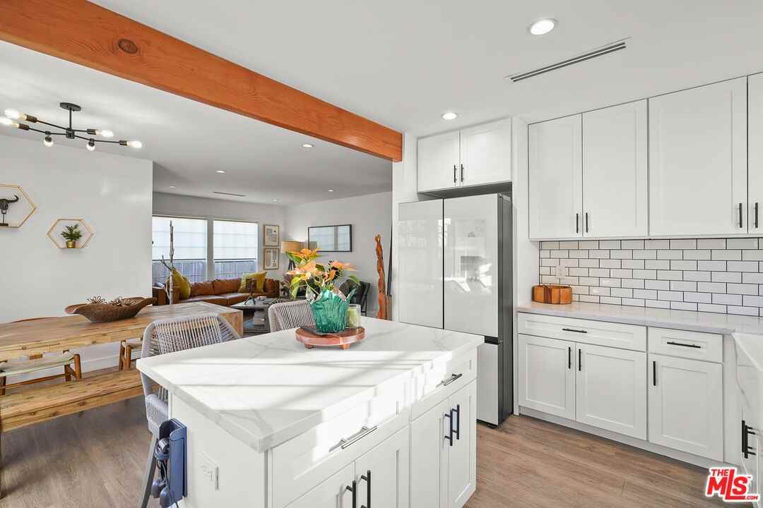 14828 Saticoy St - Photo 5 of 8