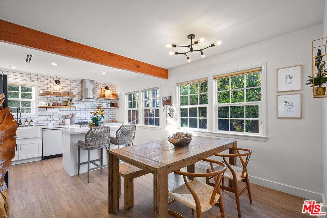 14828 Saticoy St - Photo 6 of 8