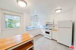 729 9th St - Photo 4 of 8