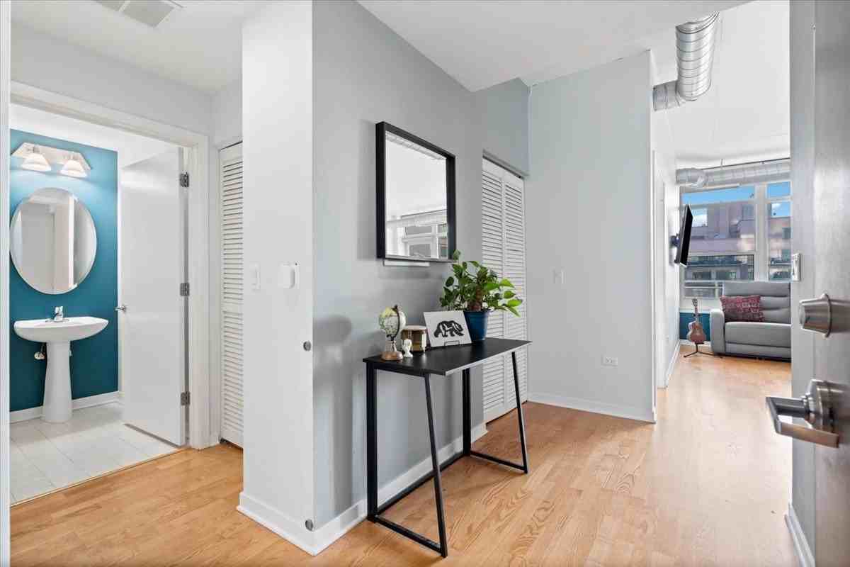 909 W Washington Blvd #804 - Photo 2 of 19