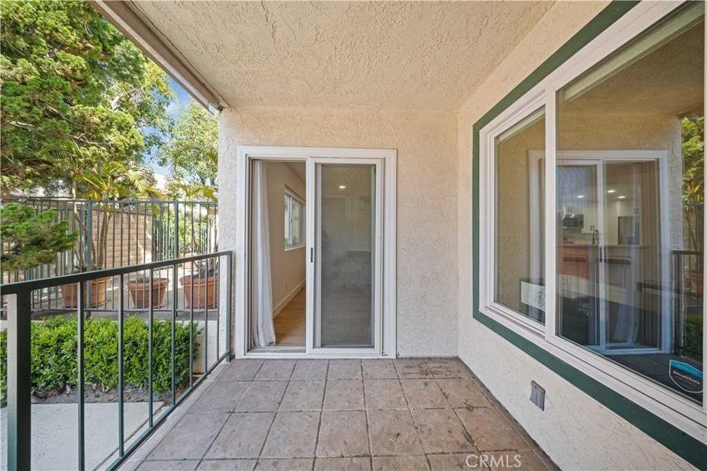 645 Ohio Ave #205 - Photo 5 of 21