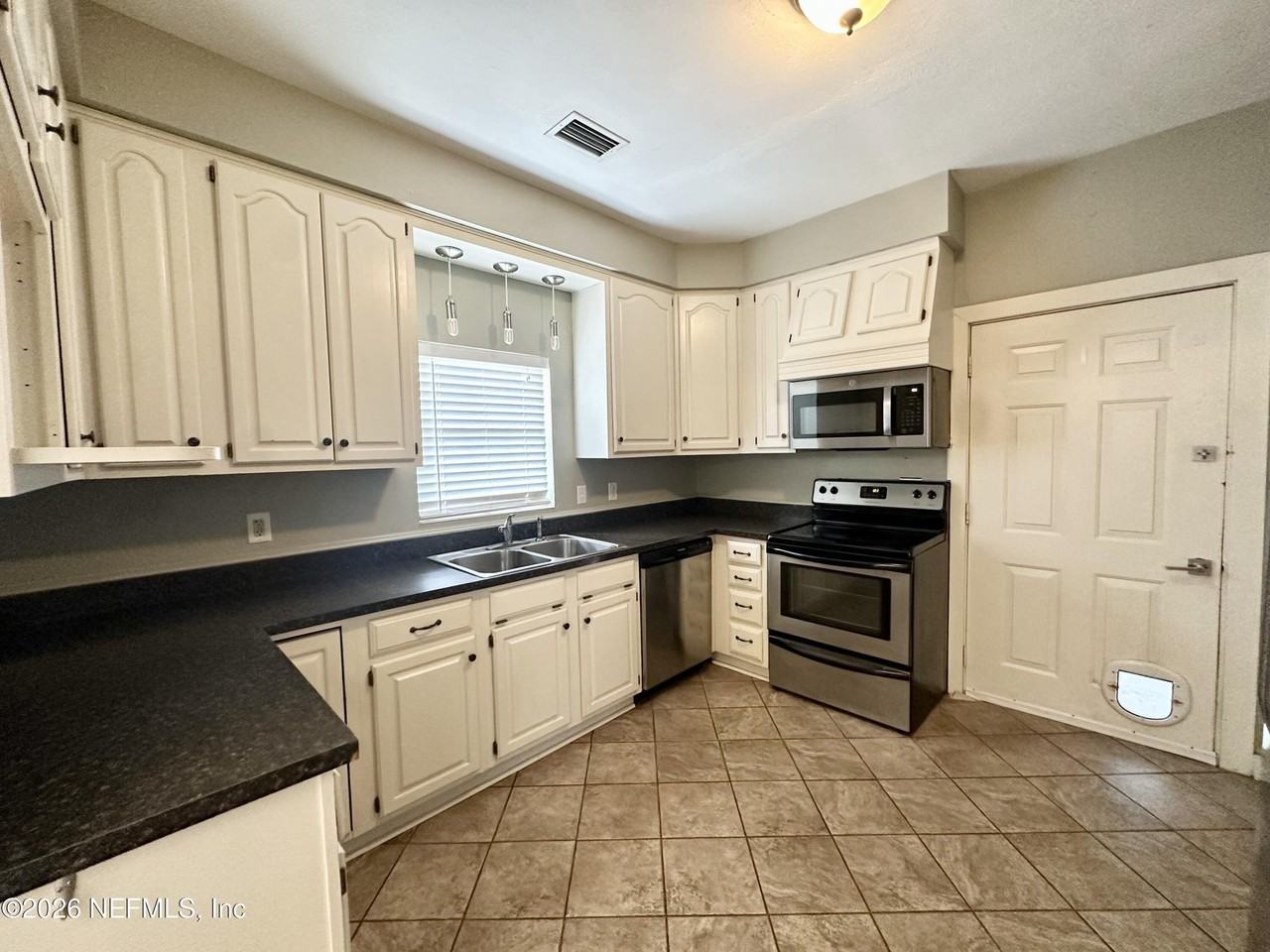 3867 Herschel St - Photo 4 of 15