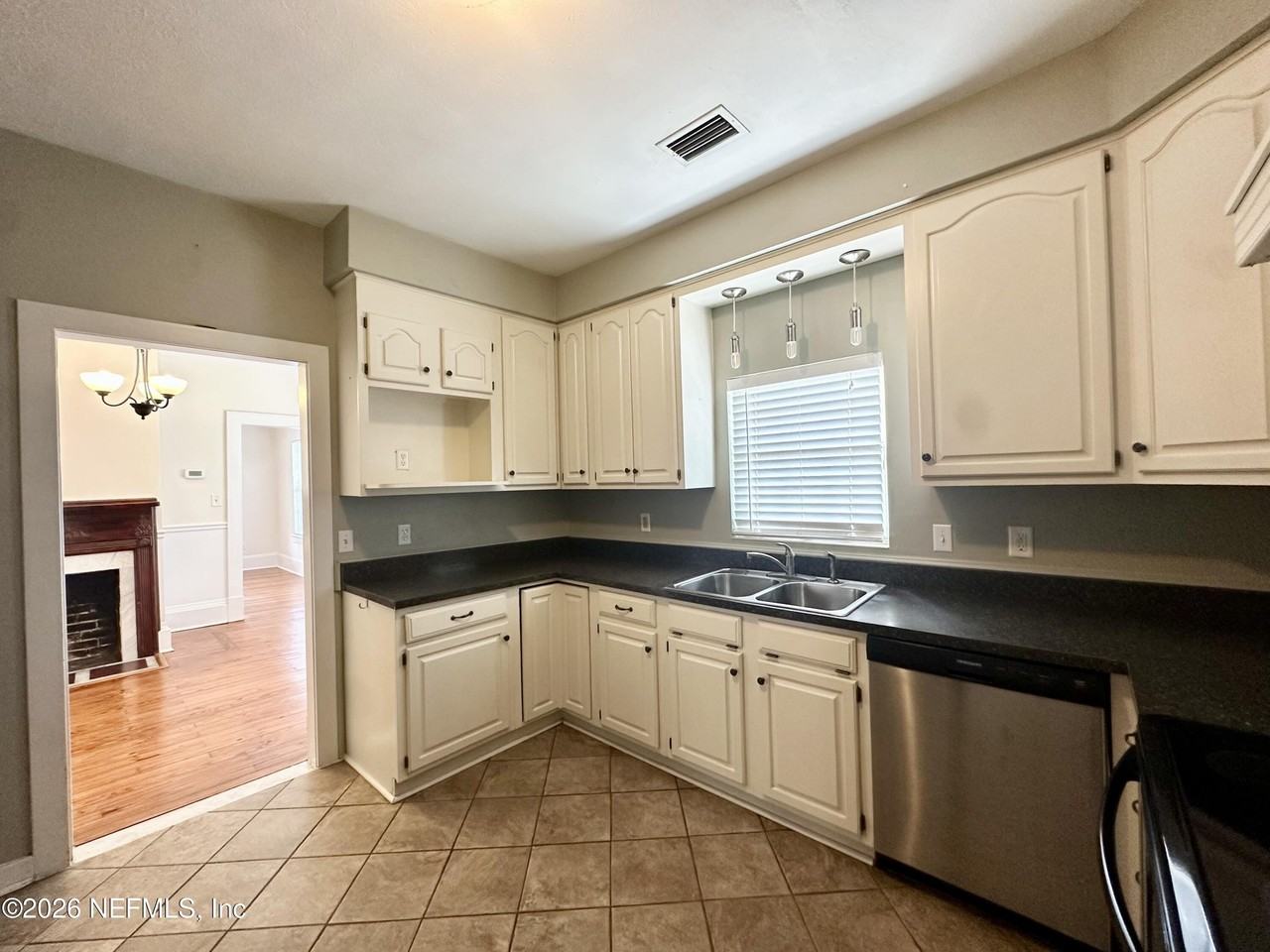 3867 Herschel St - Photo 5 of 15