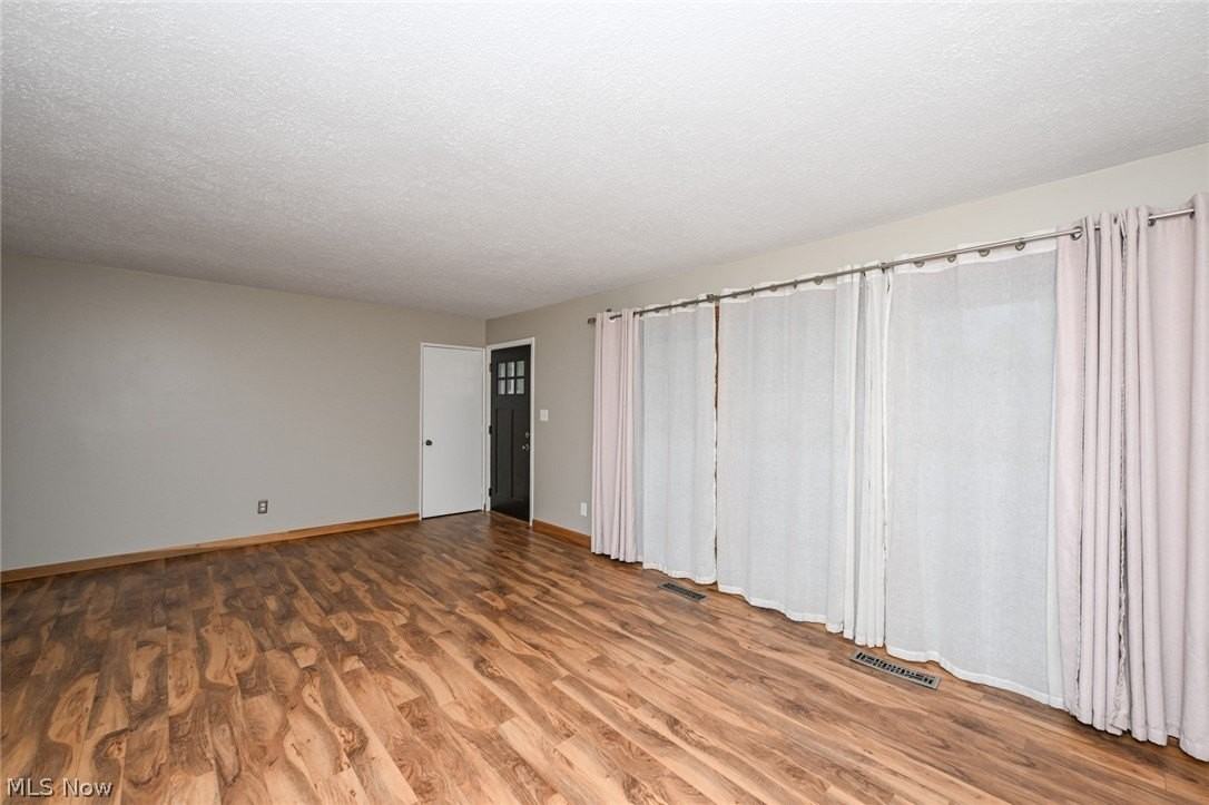 287 Edgewood Dr - Photo 4 of 23